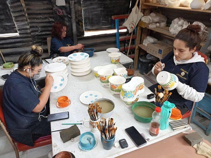 Painting ceramics el Carmen de Viboral Antioquia